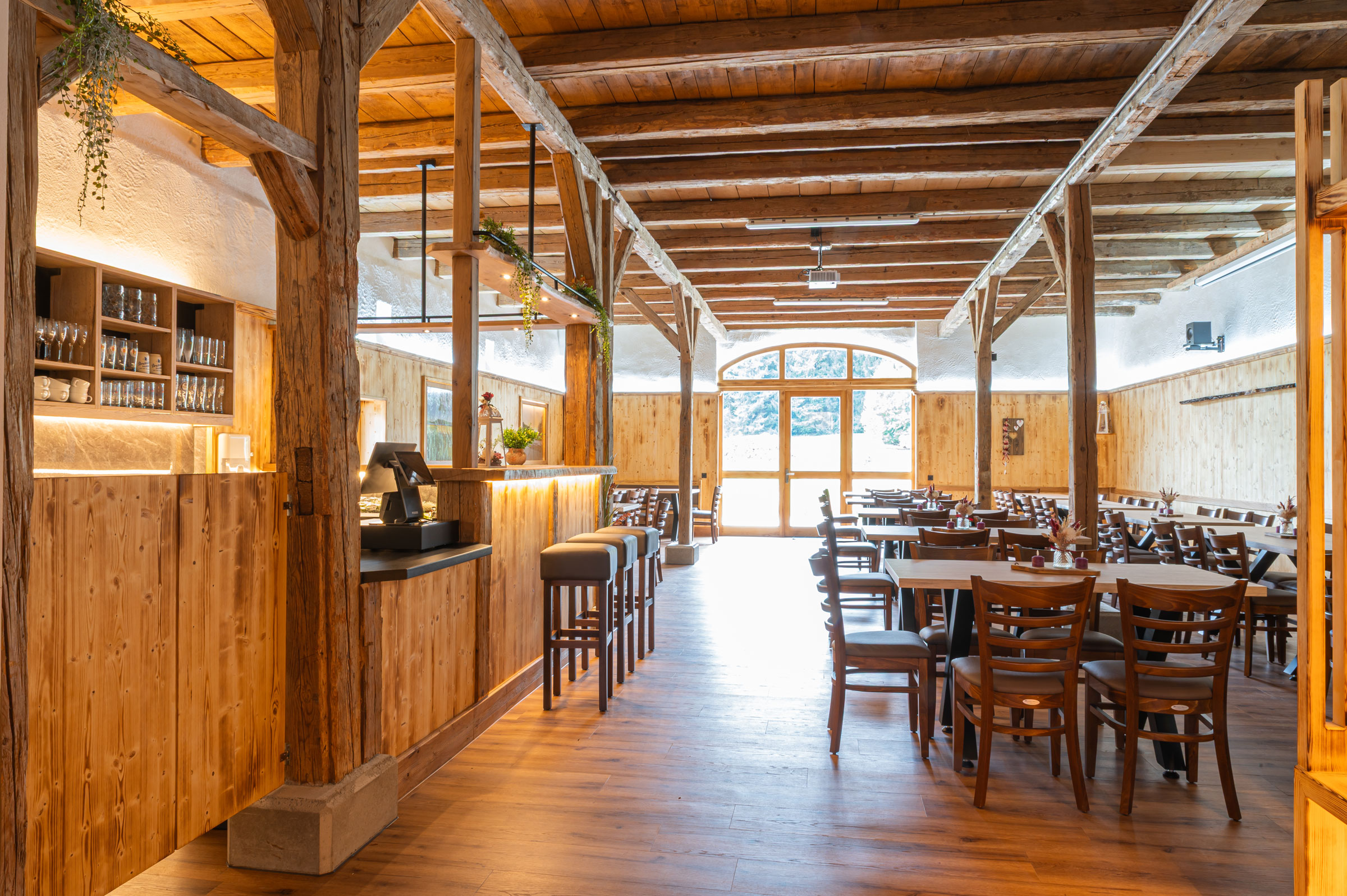 Kauerheimer Eventstodl, Feierlocation, Veranstaltungsraum, Festsaal, Saal, Partyraum, Feierraum, Location für Feier, Scheune zum Feiern, Hochzeiten, Geburtstage, Feiern, Seminare, Firmenveranstaltung, Catering, Brotzeit, Kuchen, Ausflugsziel, Alfeld, Kauerheim, Mittelfranken, Oberpfalz, Nürnberg, Amberg, Hersbruck, Sulzbach-Rosenberg, Georg Blos