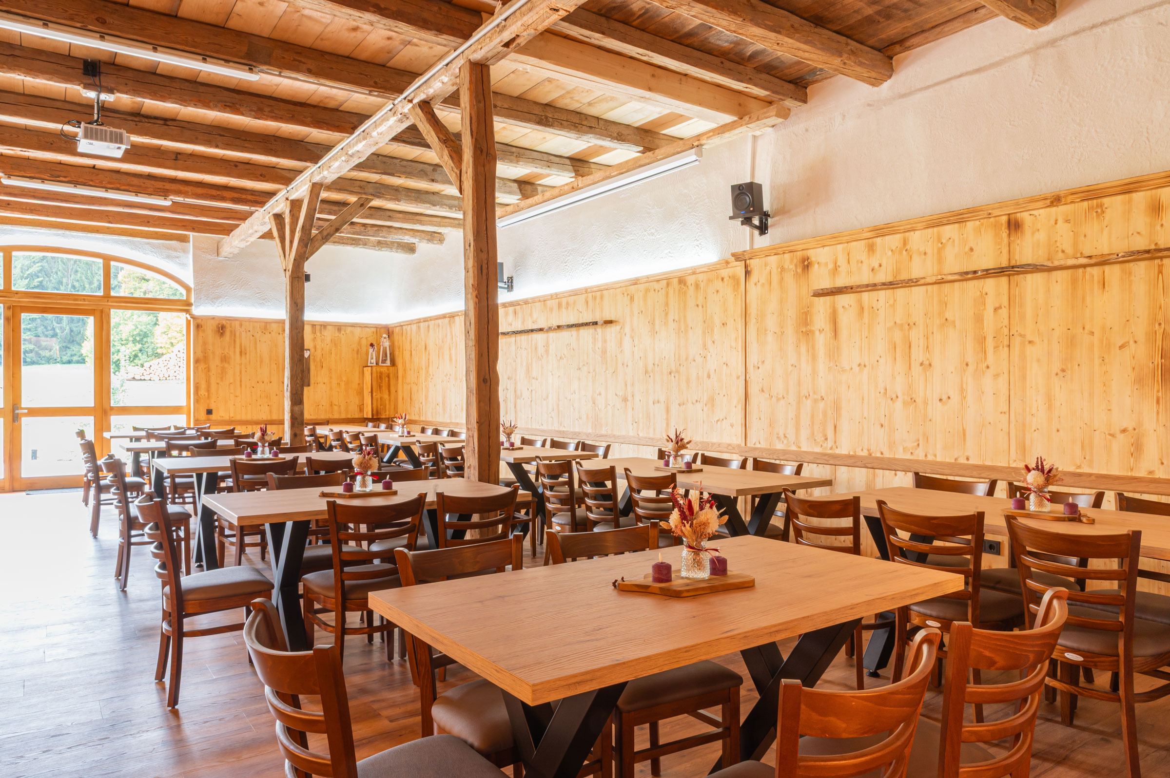 Kauerheimer Eventstodl, Feierlocation, Veranstaltungsraum, Festsaal, Saal, Partyraum, Feierraum, Location für Feier, Scheune zum Feiern, Hochzeiten, Geburtstage, Feiern, Seminare, Firmenveranstaltung, Catering, Brotzeit, Kuchen, Ausflugsziel, Alfeld, Kauerheim, Mittelfranken, Oberpfalz, Nürnberg, Amberg, Hersbruck, Sulzbach-Rosenberg, Georg Blos