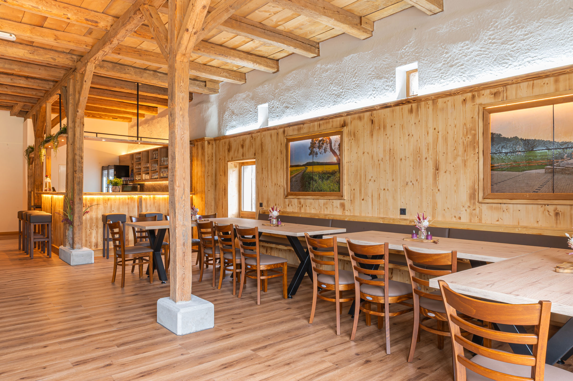 Kauerheimer Eventstodl, Feierlocation, Veranstaltungsraum, Festsaal, Saal, Partyraum, Feierraum, Location für Feier, Scheune zum Feiern, Hochzeiten, Geburtstage, Feiern, Seminare, Firmenveranstaltung, Catering, Brotzeit, Kuchen, Ausflugsziel, Alfeld, Kauerheim, Mittelfranken, Oberpfalz, Nürnberg, Amberg, Hersbruck, Sulzbach-Rosenberg, Georg Blos